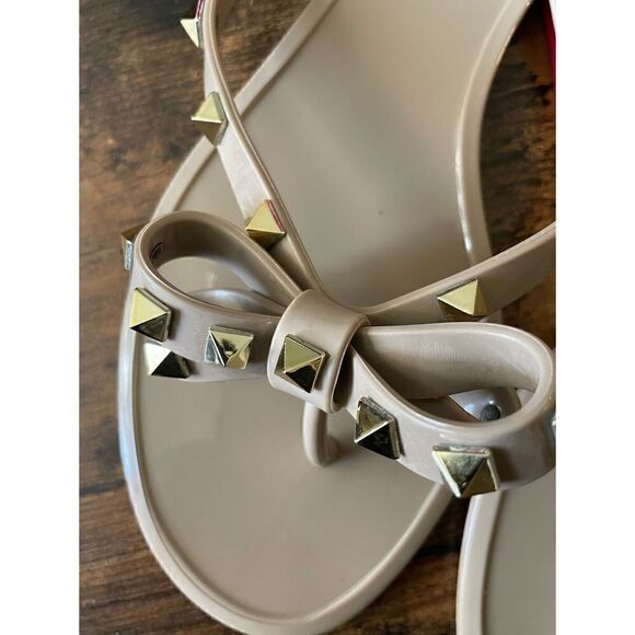 Valentino Garavani RUBBER ROCKSTUD
THONG Jelly flip-flops Size 41 NWOB - Picture 7 of 7